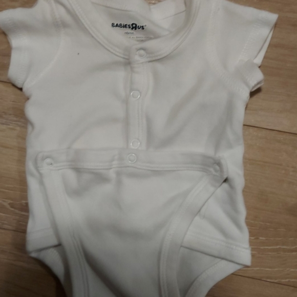 New born size onsies - Picture 3 of 6